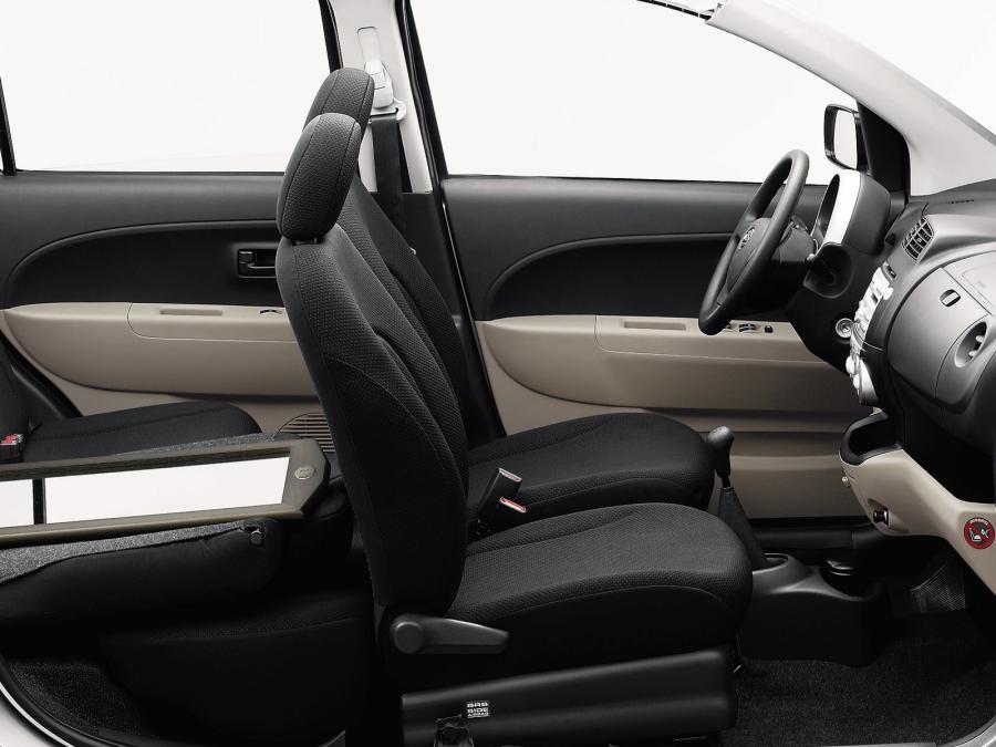  Daihatsu Sirion 2005 года  (фото 4 из 16)